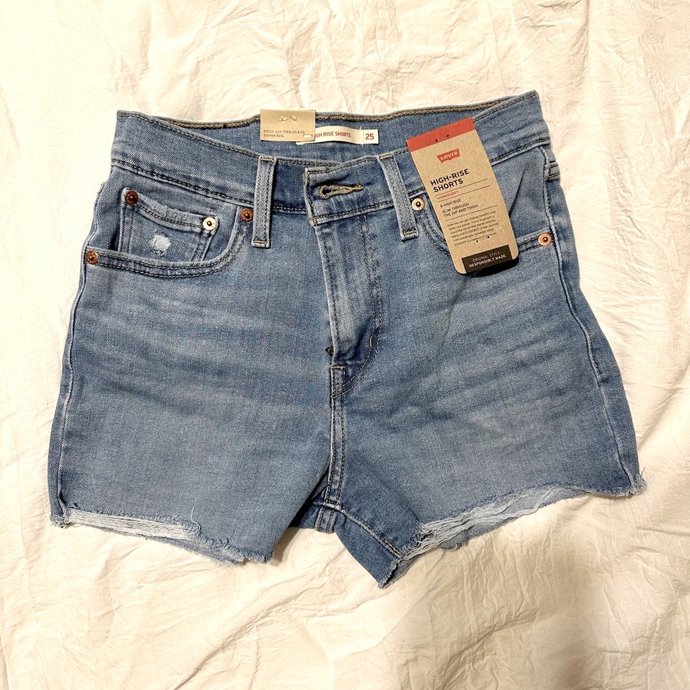 Levi’s high rise tribeca Jean short